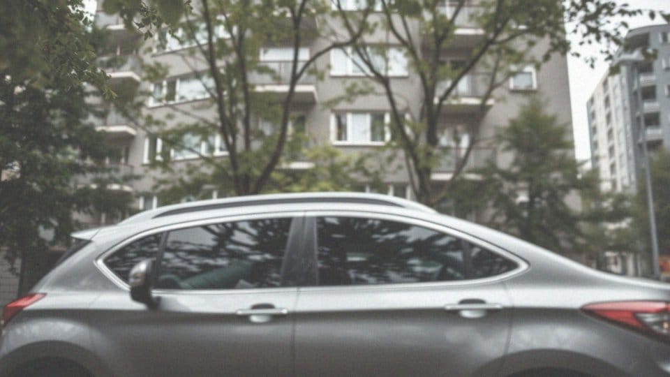 Jakie możliwości mam, gdy mąż uniemożliwia mi korzystanie z samochodu?