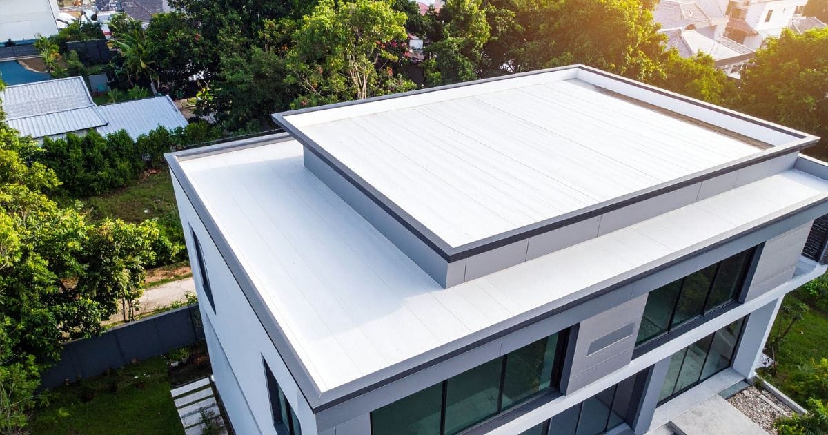 Czym uszczelnić dach z papy, aby zapomnieć o przeciekach?