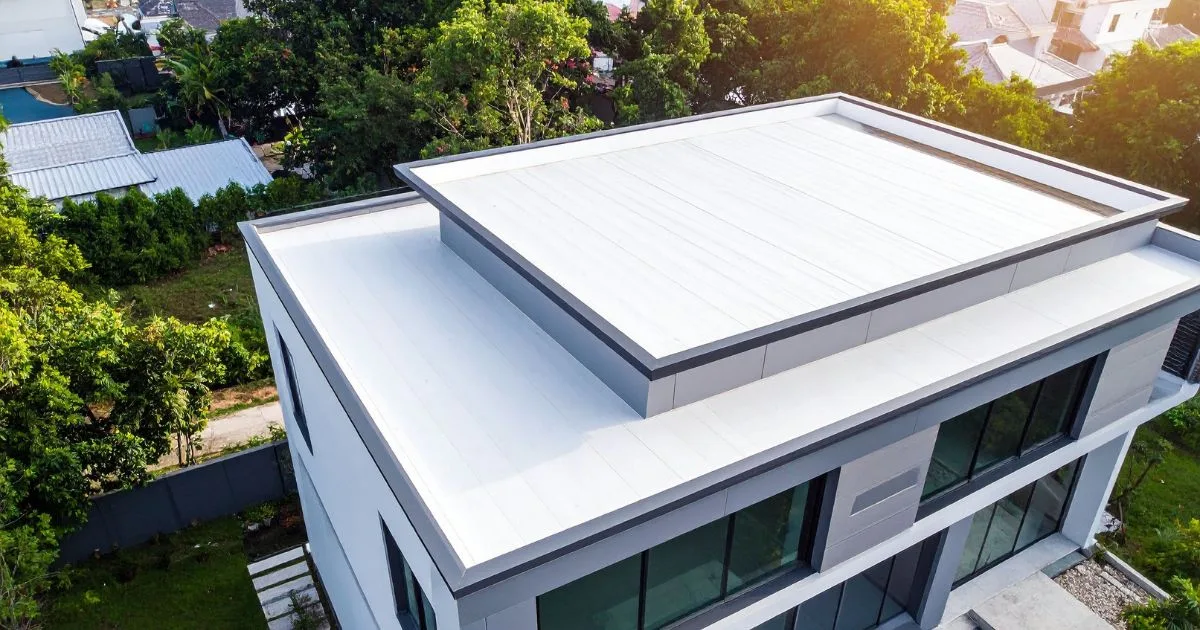 Czym uszczelnić dach z papy, aby zapomnieć o przeciekach?